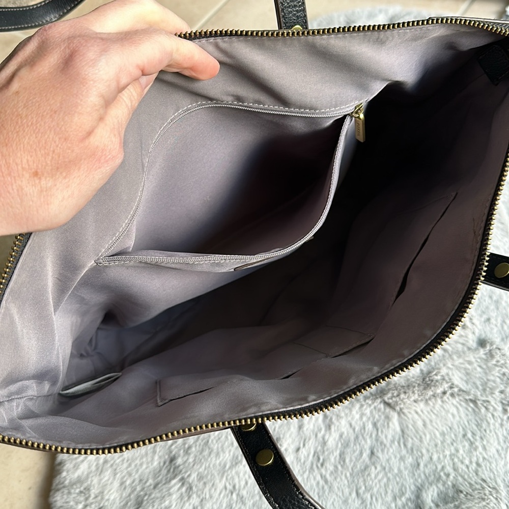 Pair of Fossil Purses - a sea-foam green Crossbody and a black over the shoulder - Picture 12 of 16